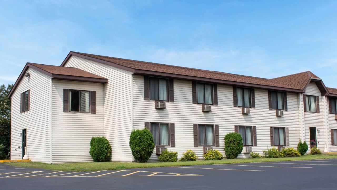 Magnuson Hotel Country Inn Ishpeming Buitenkant foto