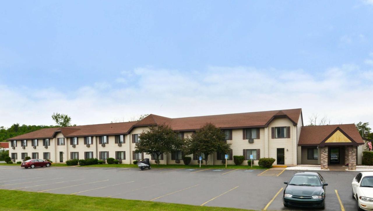 Magnuson Hotel Country Inn Ishpeming Buitenkant foto
